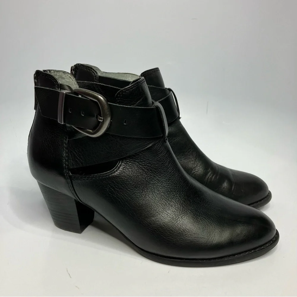 Vionic‎ black leather heeled boots size 8.5